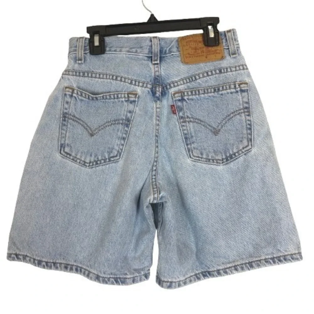 Levis excellent used